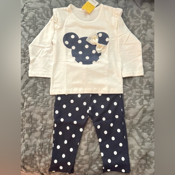 None Other - 💰⬇️ White & Navy Polka Dot Outfit